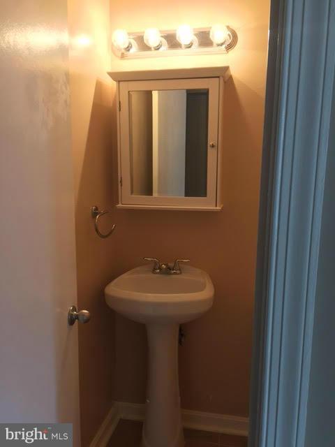 CARLYN PARK - Residential Lease