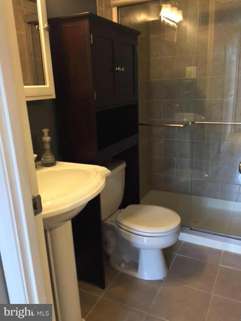 CARLYN PARK - Residential Lease