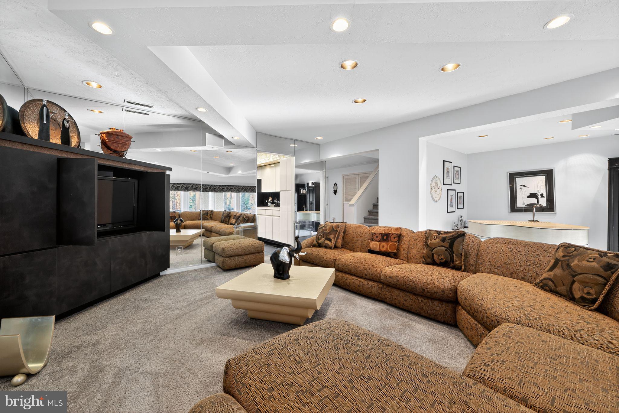 203 SUNSHINE LAKES DRIVE