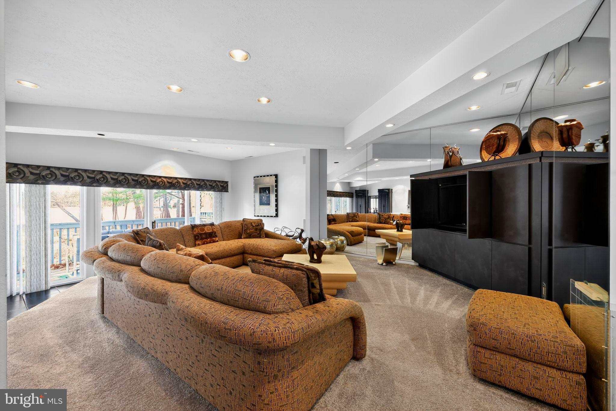 203 SUNSHINE LAKES DRIVE