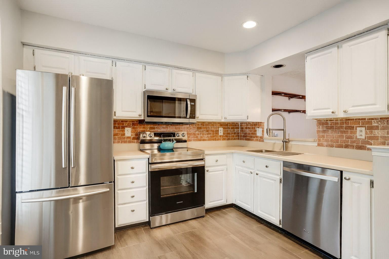 6217 HASTINGS COURT