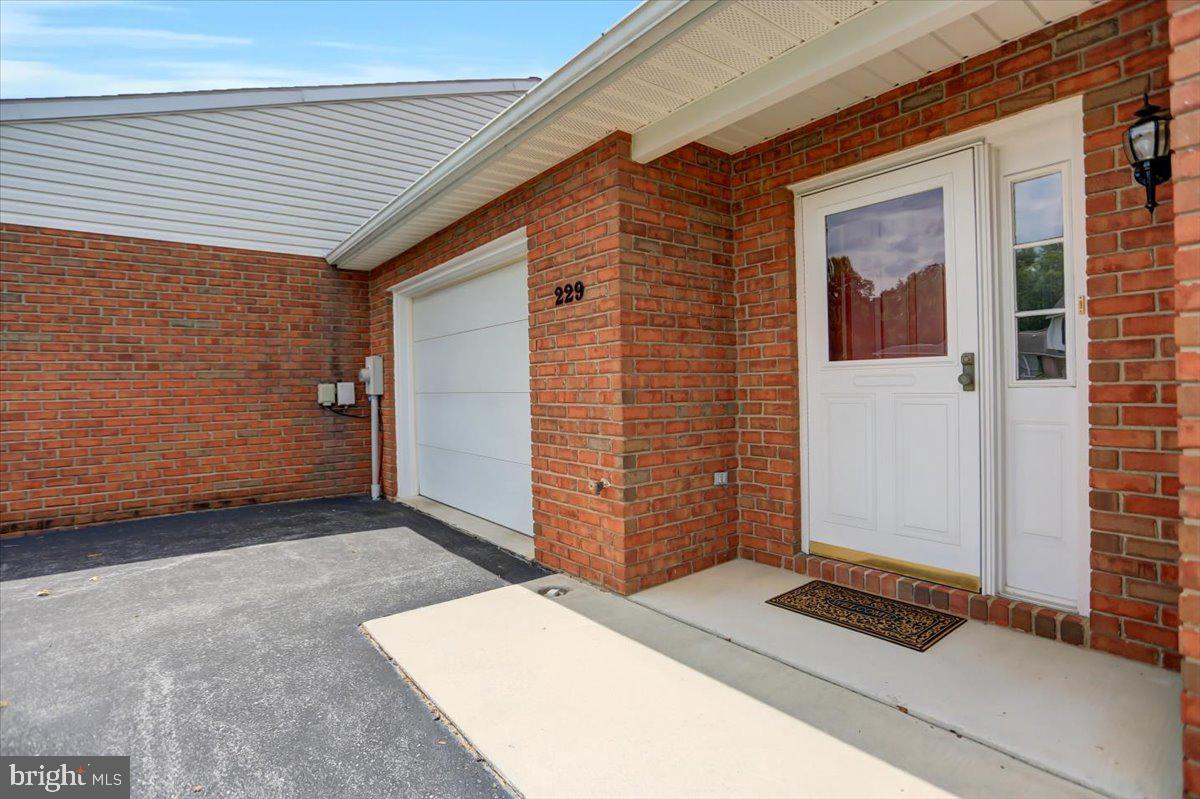 MEADOWBROOK - Residential