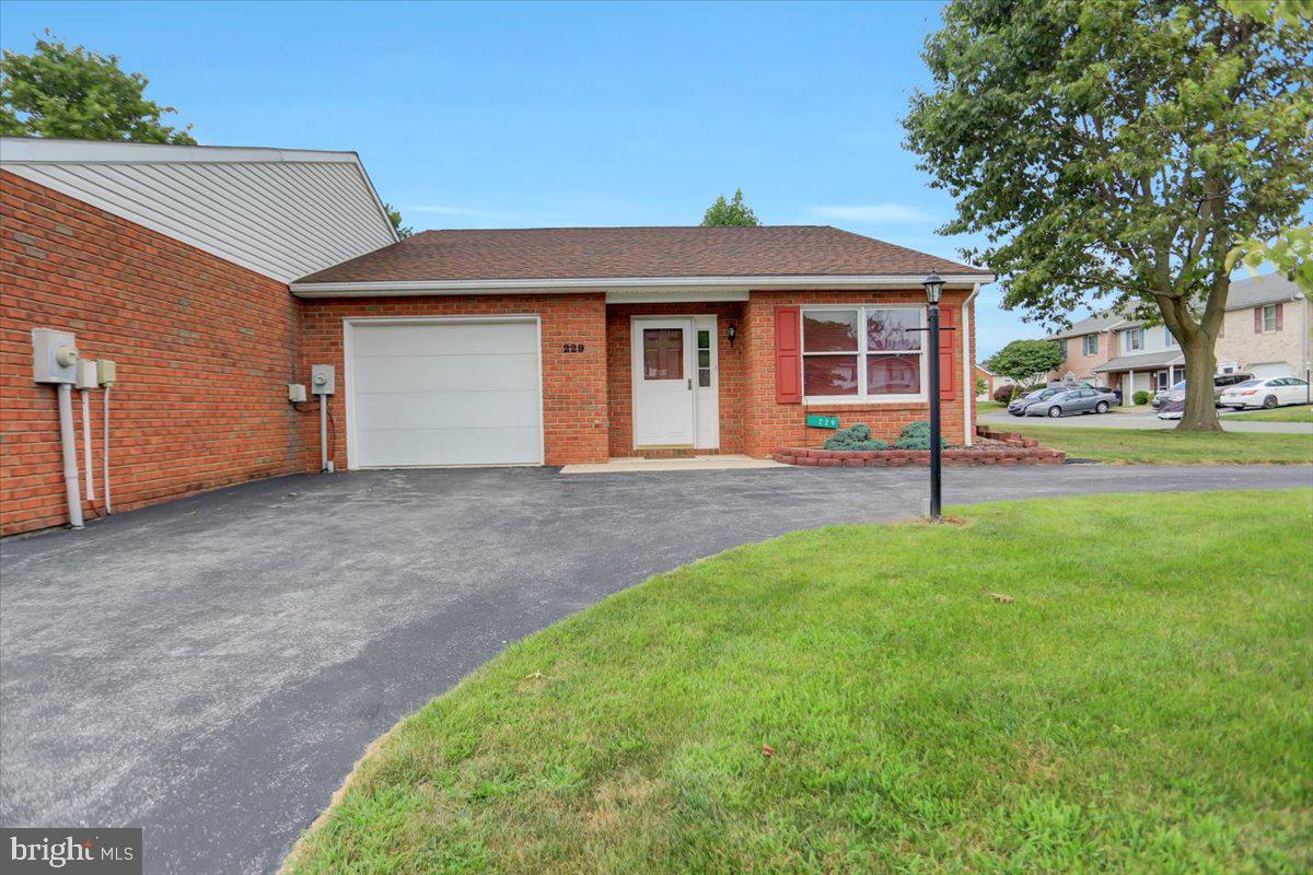 MEADOWBROOK - Residential