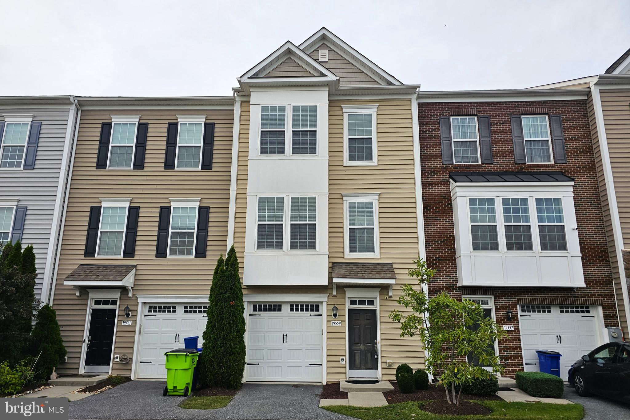 WOOTTON WOODS - Residential