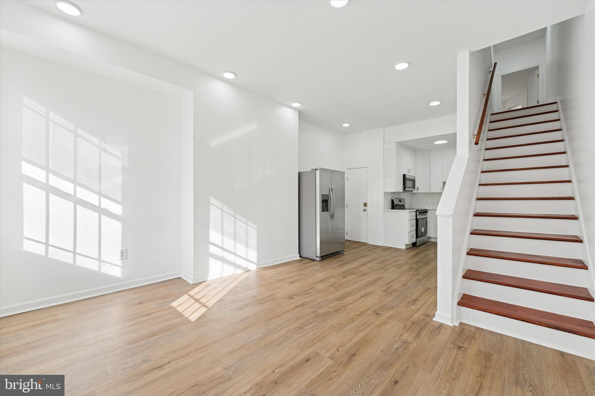 1621 W MONTGOMERY AVENUE