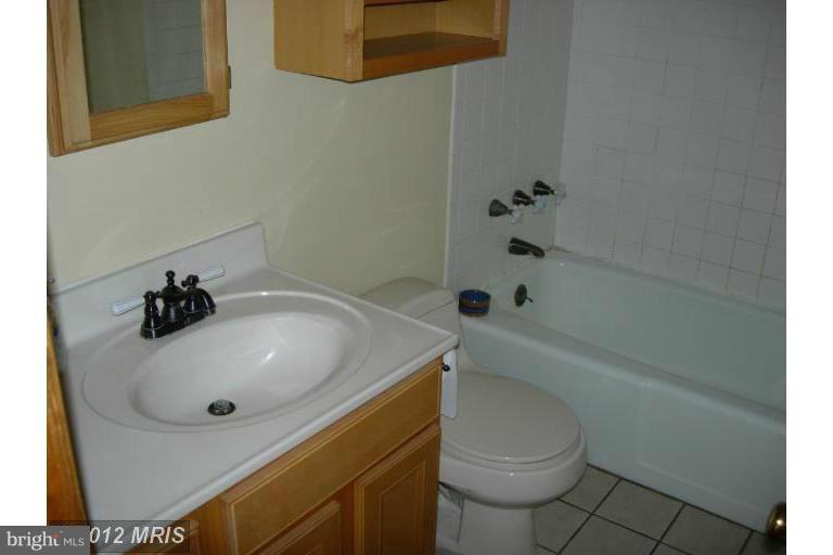 CALMES NECK ESTATES - Residential Lease