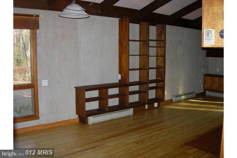 CALMES NECK ESTATES - Residential Lease