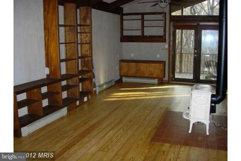 CALMES NECK ESTATES - Residential Lease