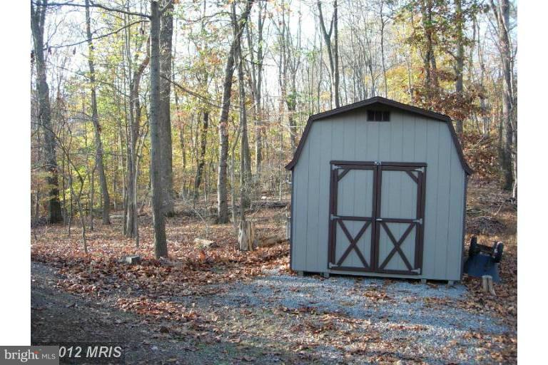 CALMES NECK ESTATES - Residential Lease