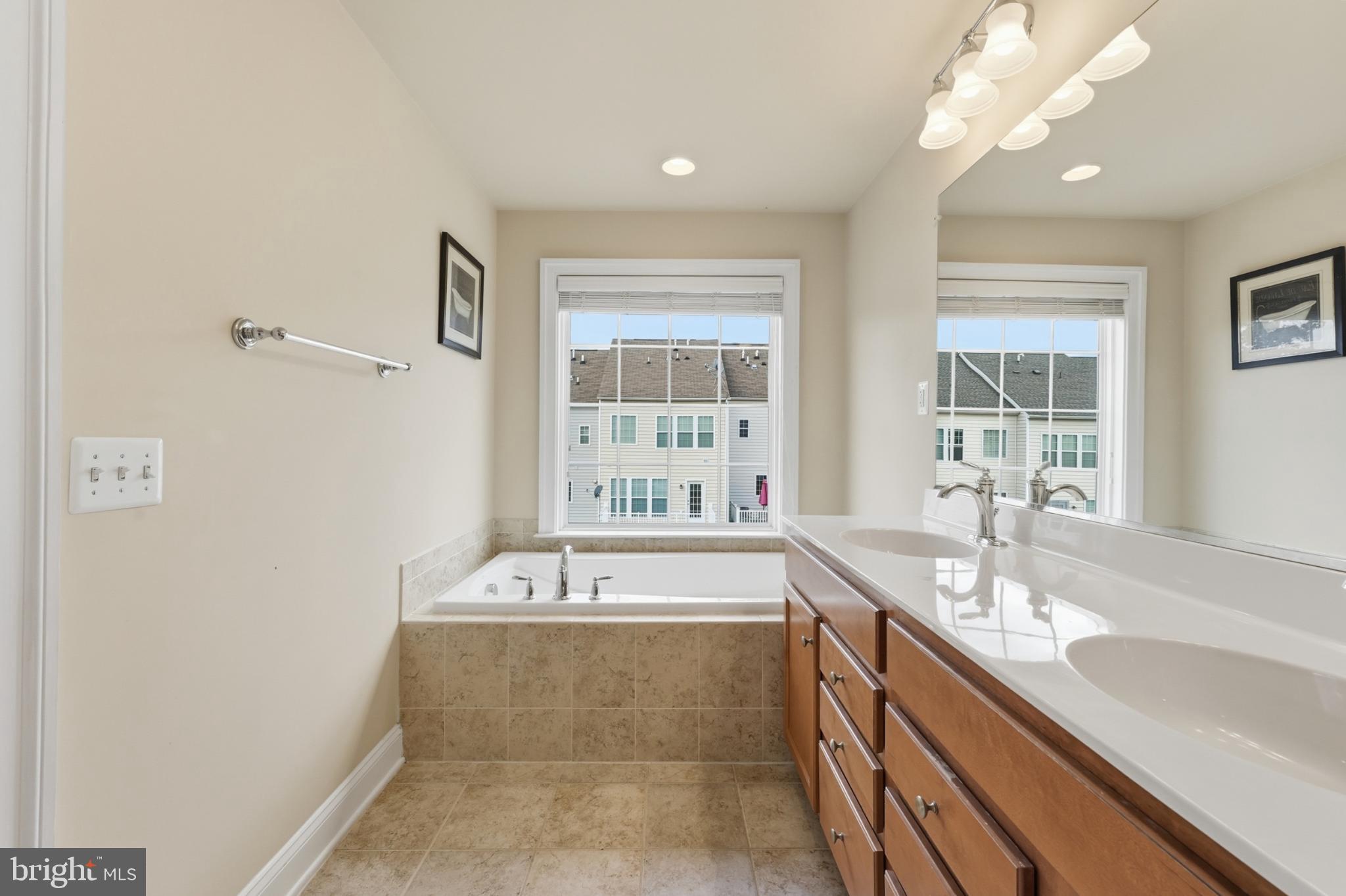 EAST GATE - Residential