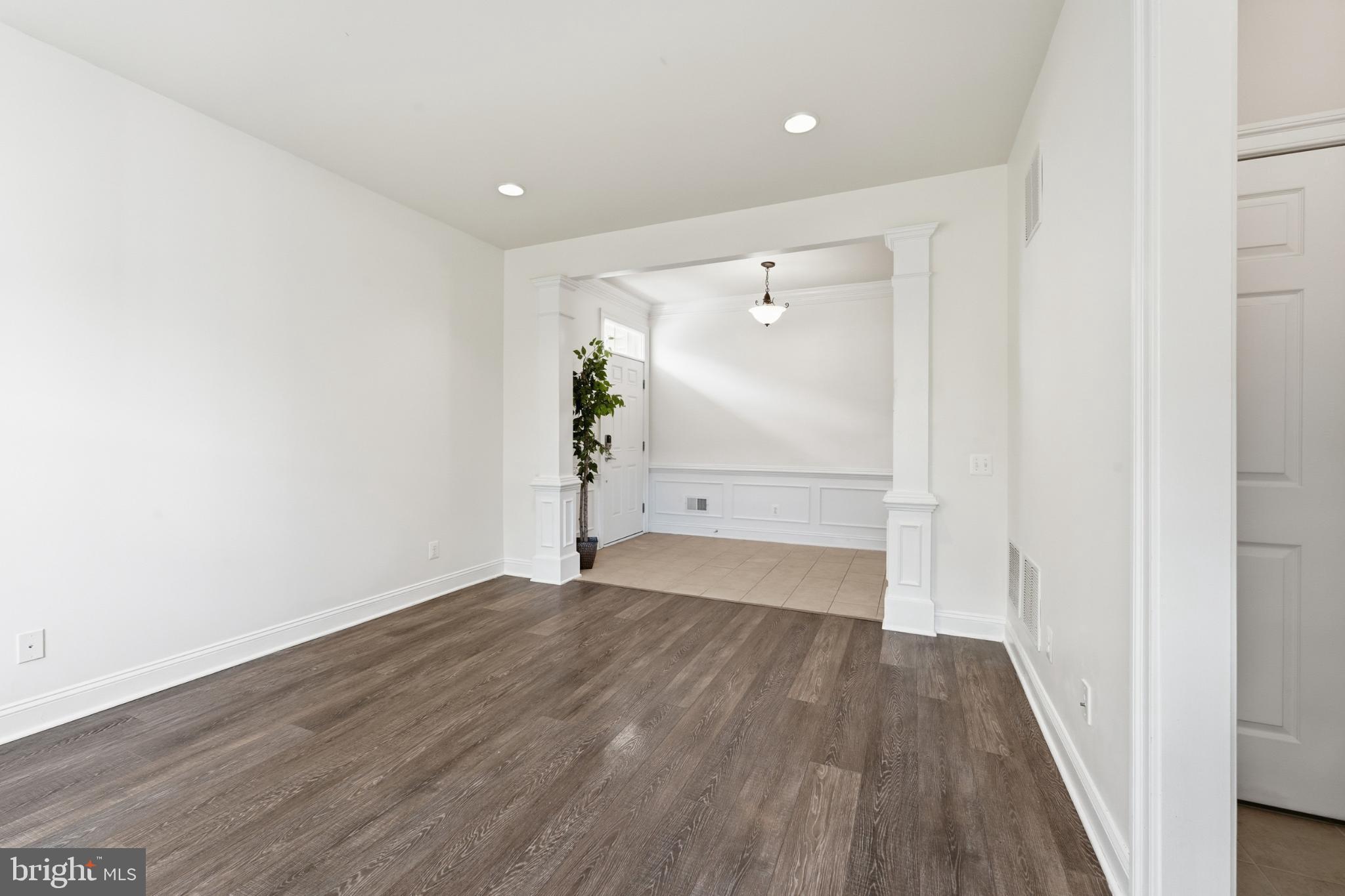 EAST GATE - Residential