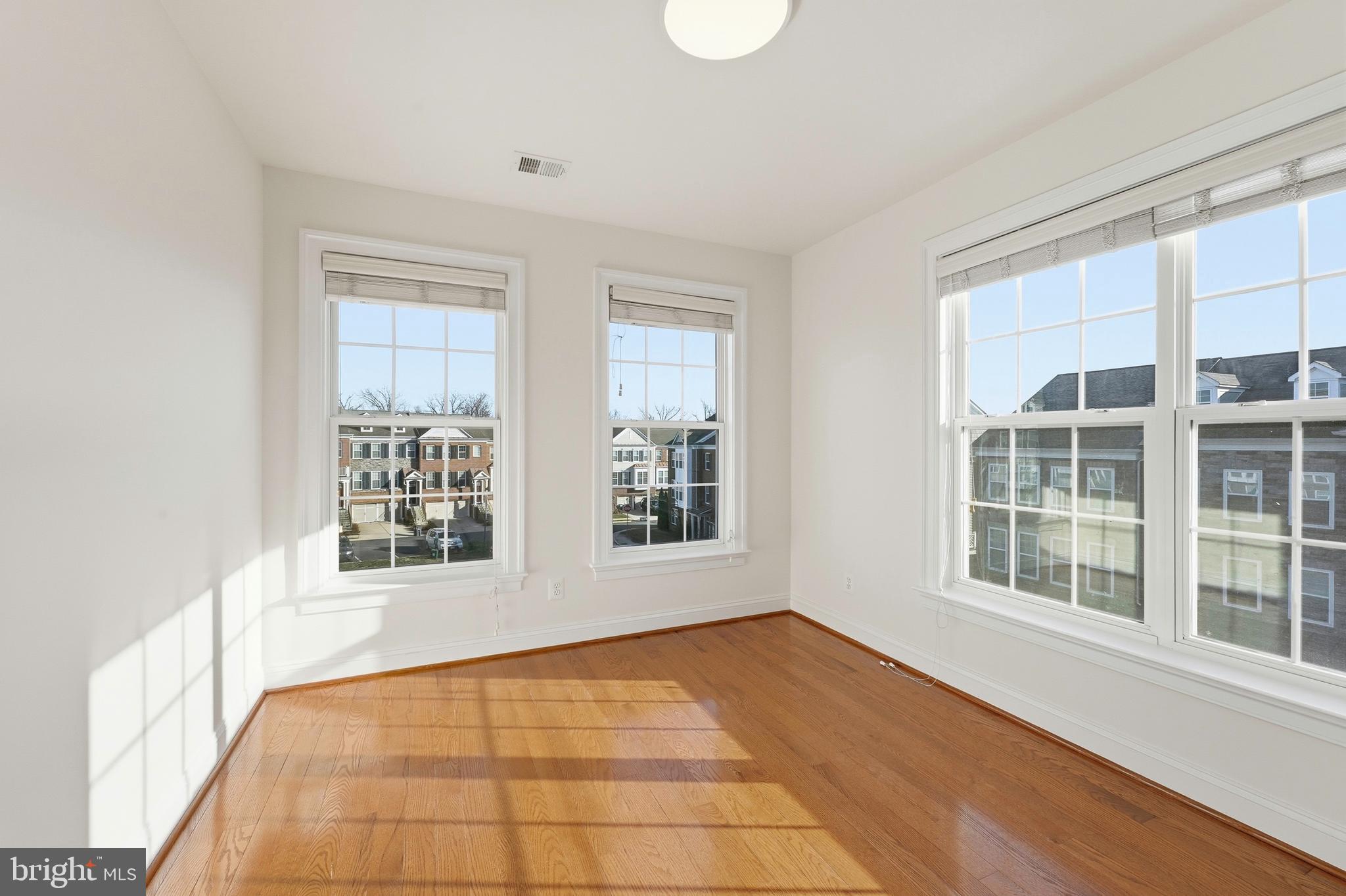 EAST GATE - Residential