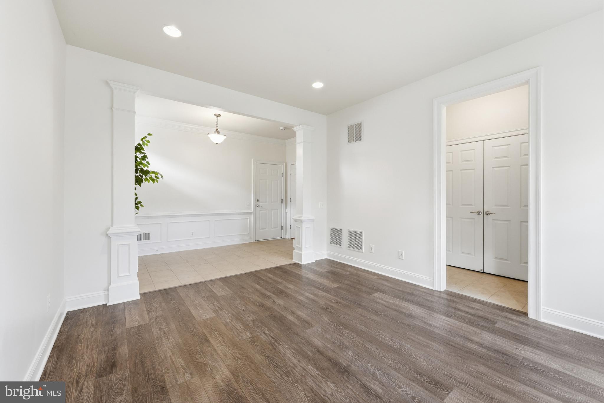 EAST GATE - Residential