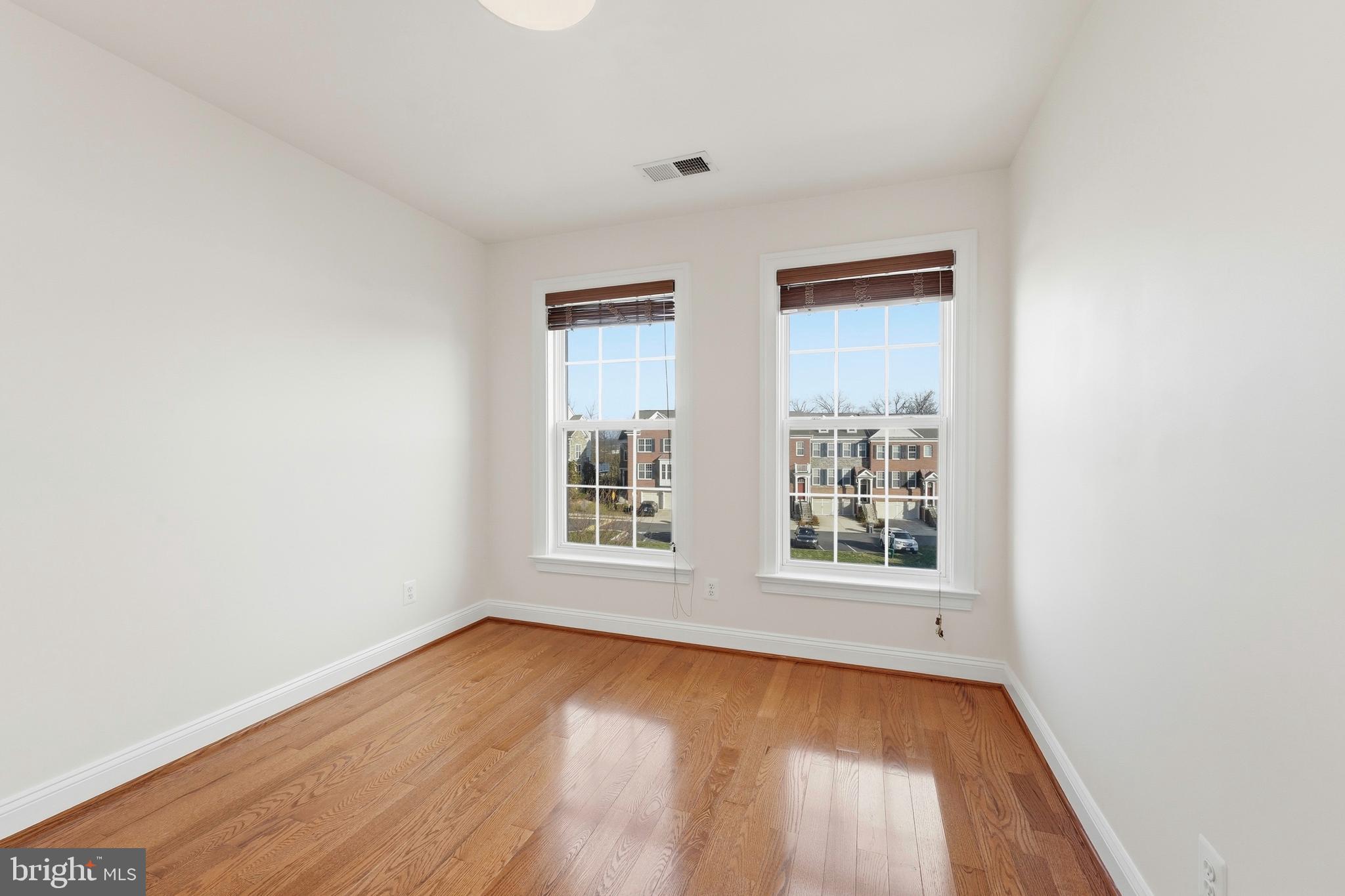 EAST GATE - Residential