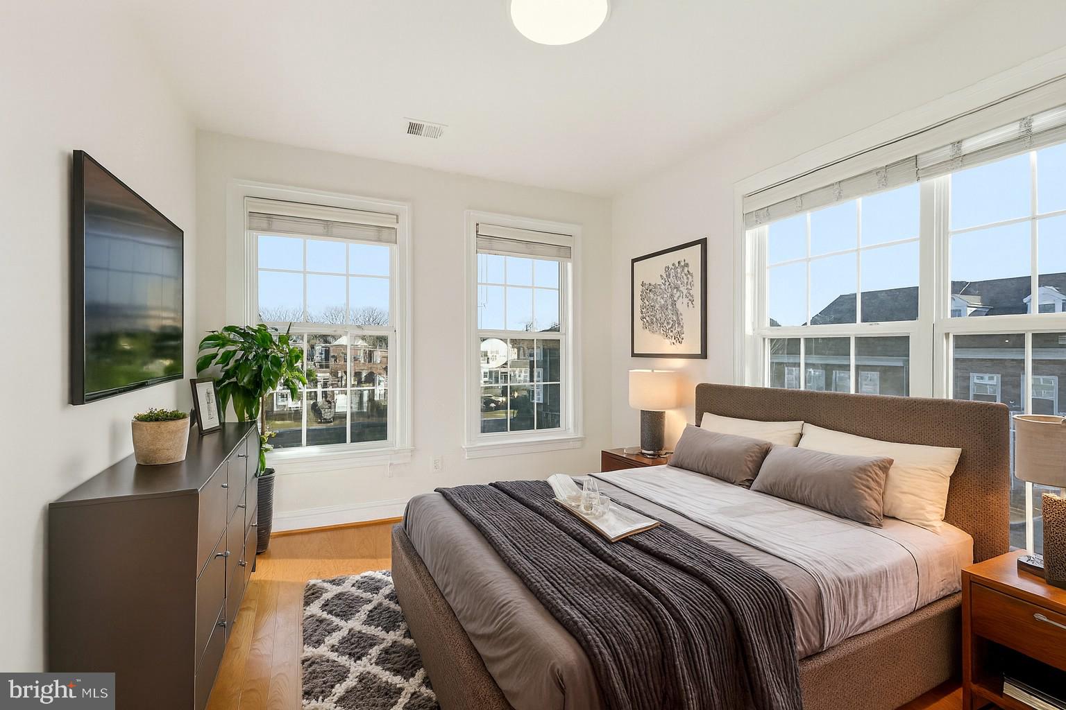 EAST GATE - Residential