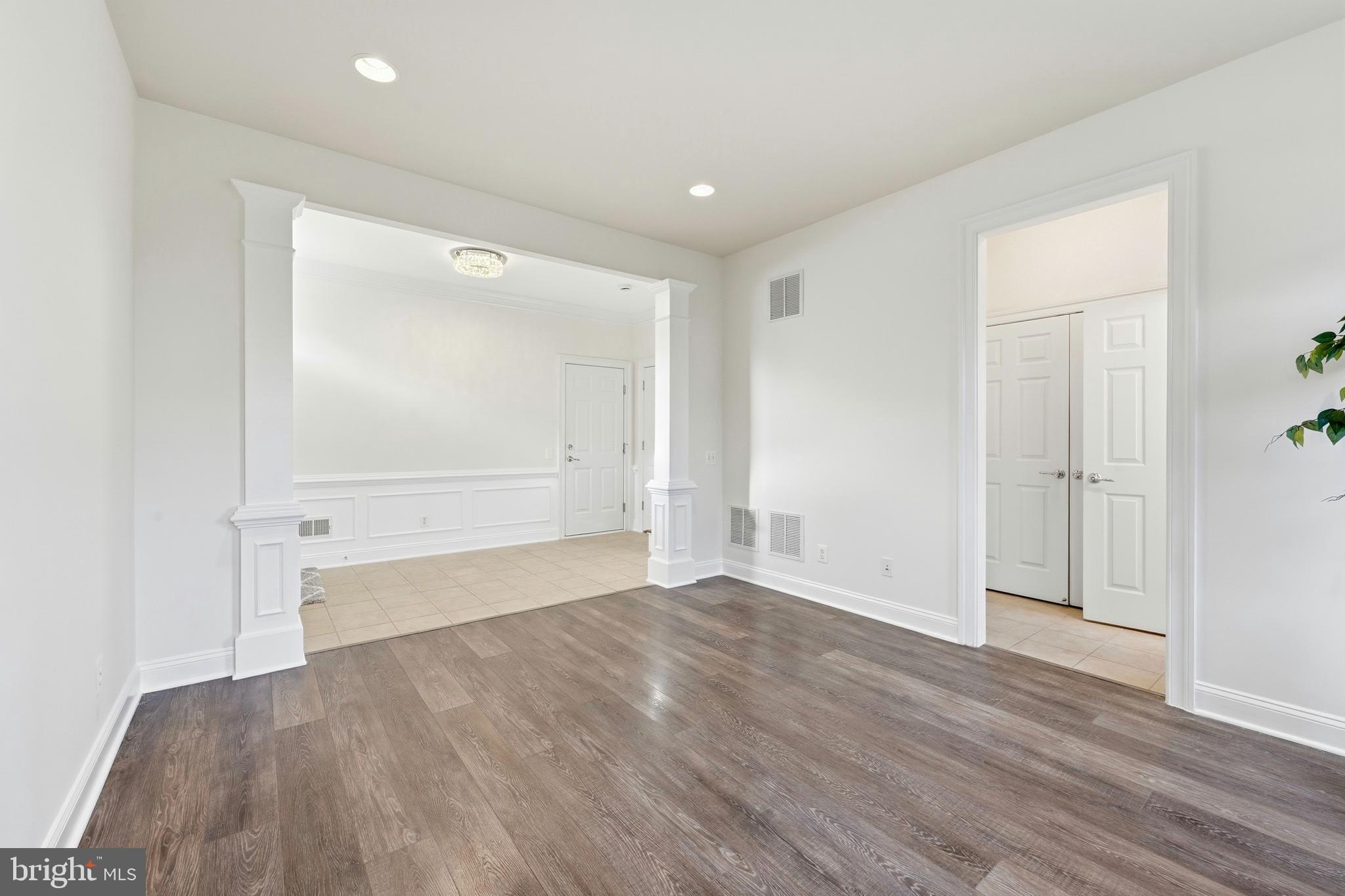 EAST GATE - Residential