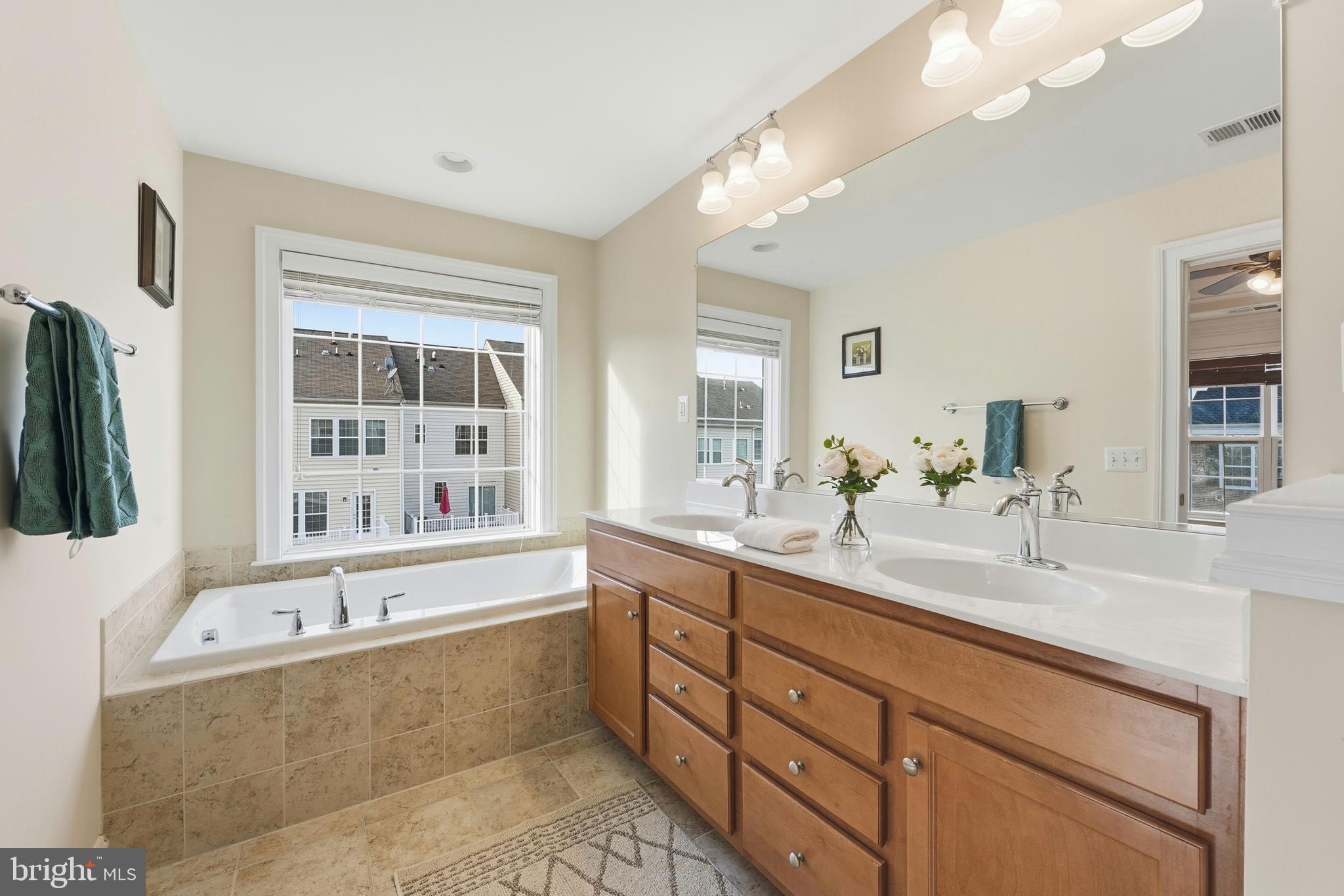 EAST GATE - Residential