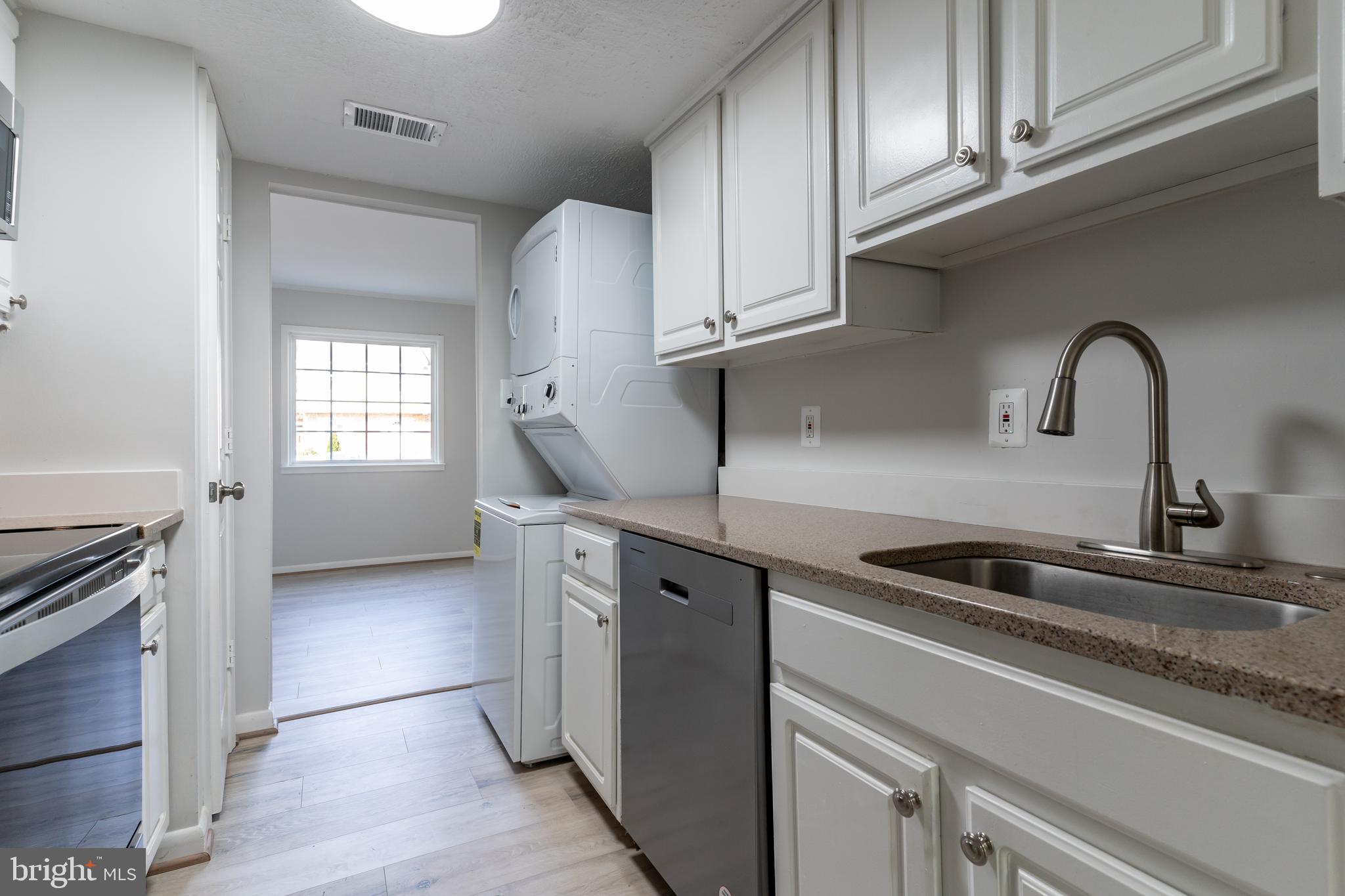 WILLIAMSTOWN - Residential