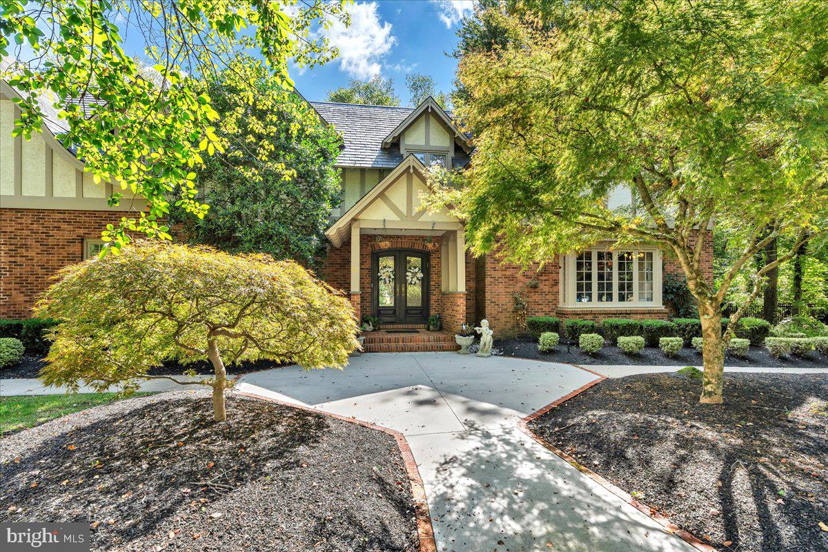 225 W TAUNTON AVENUE