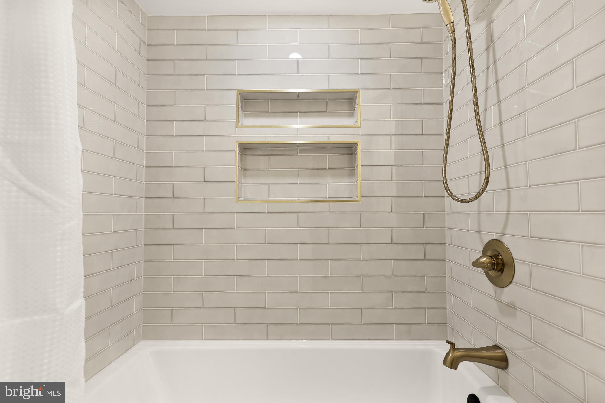 LAKE BRADDOCK - Residential