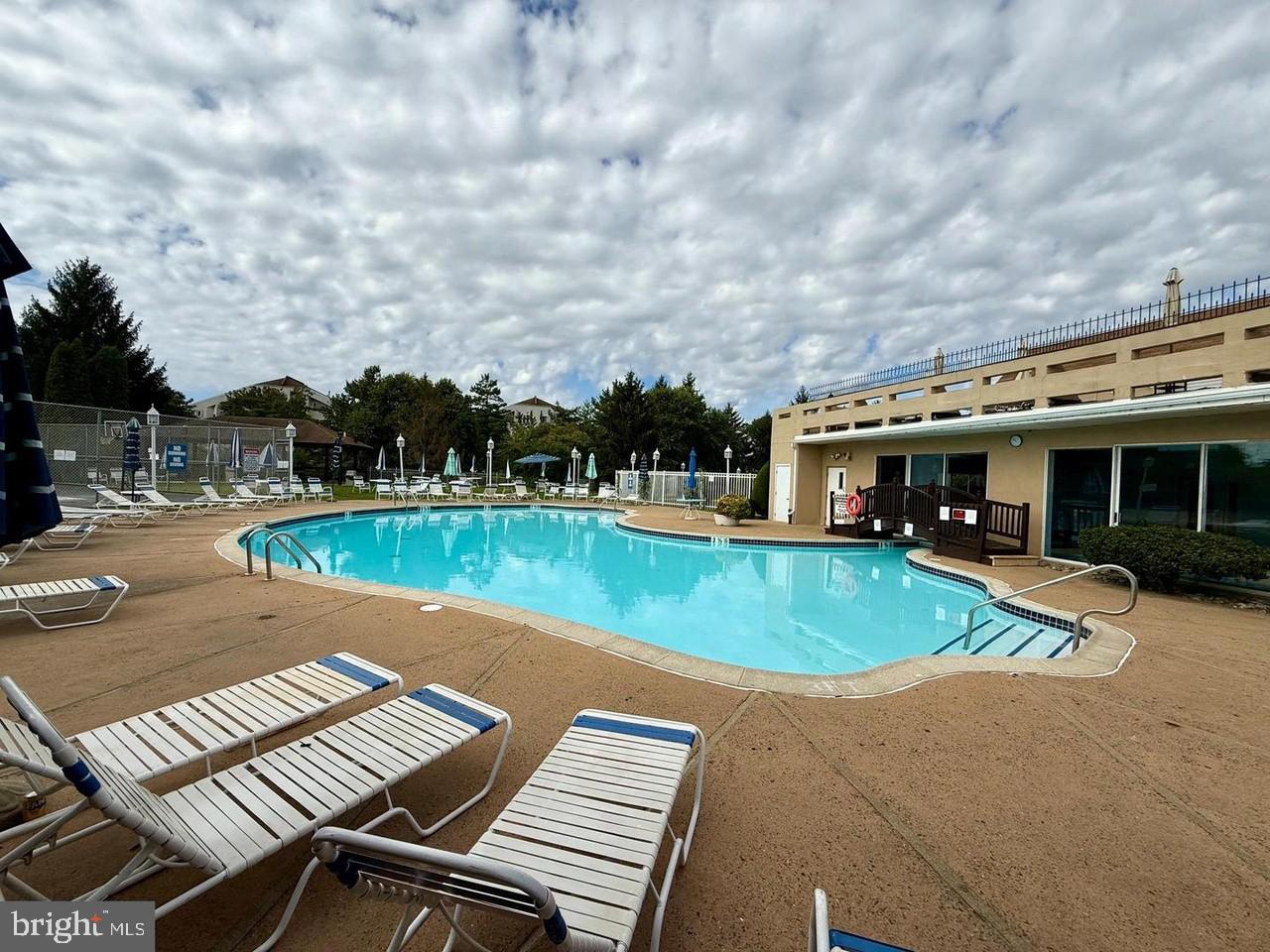 FOUNTAIN POINTE - Residential