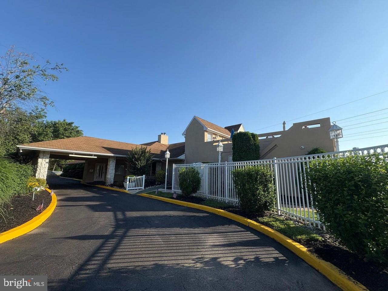 FOUNTAIN POINTE - Residential