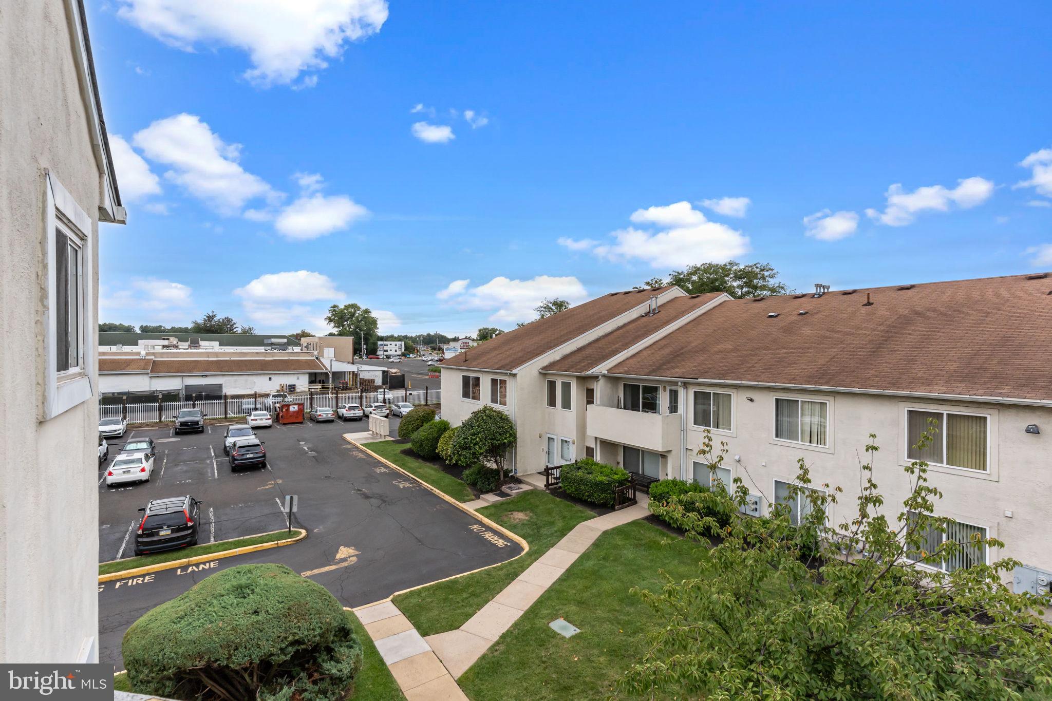 FOUNTAIN POINTE - Residential