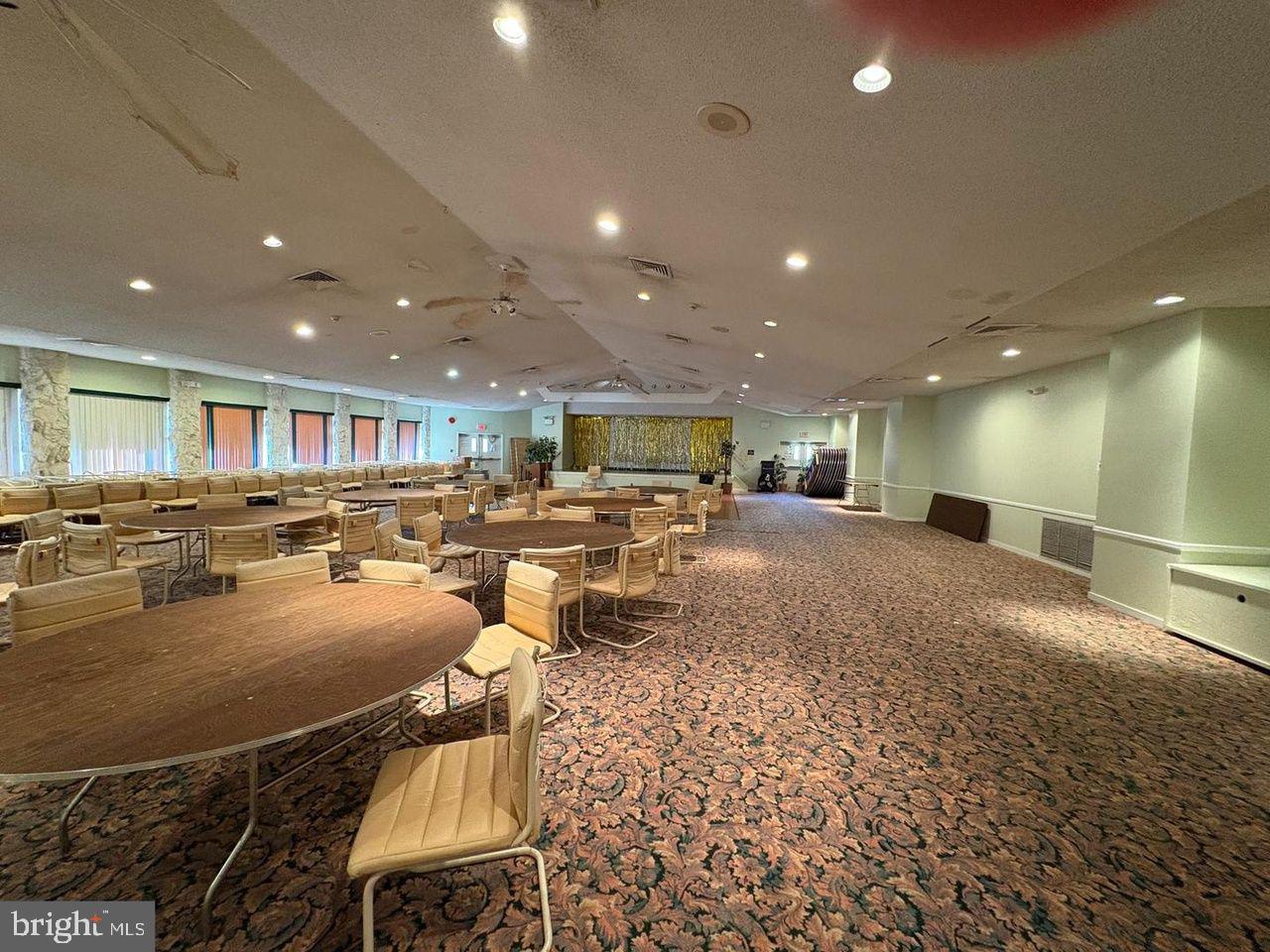 FOUNTAIN POINTE - Residential