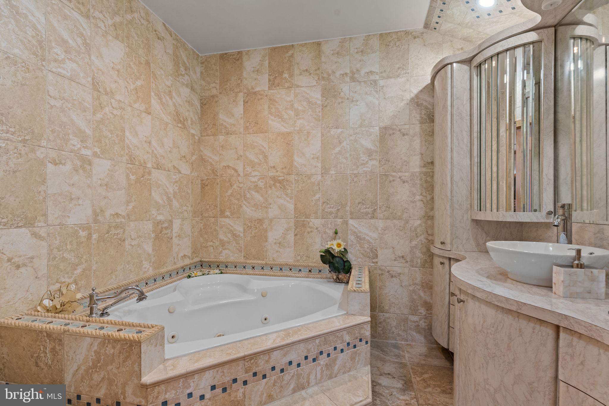 FOUNTAIN POINTE - Residential