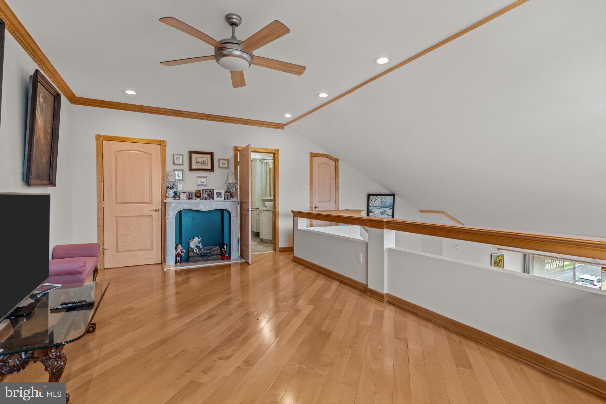 FOUNTAIN POINTE - Residential