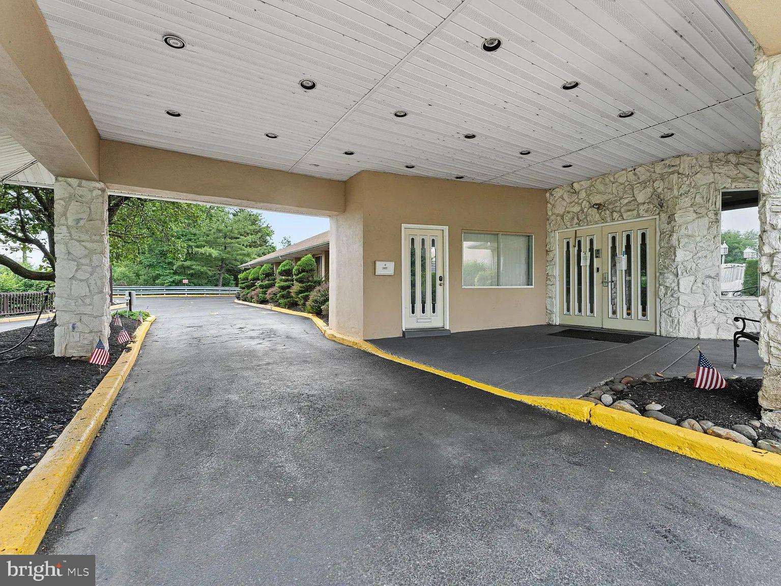 FOUNTAIN POINTE - Residential