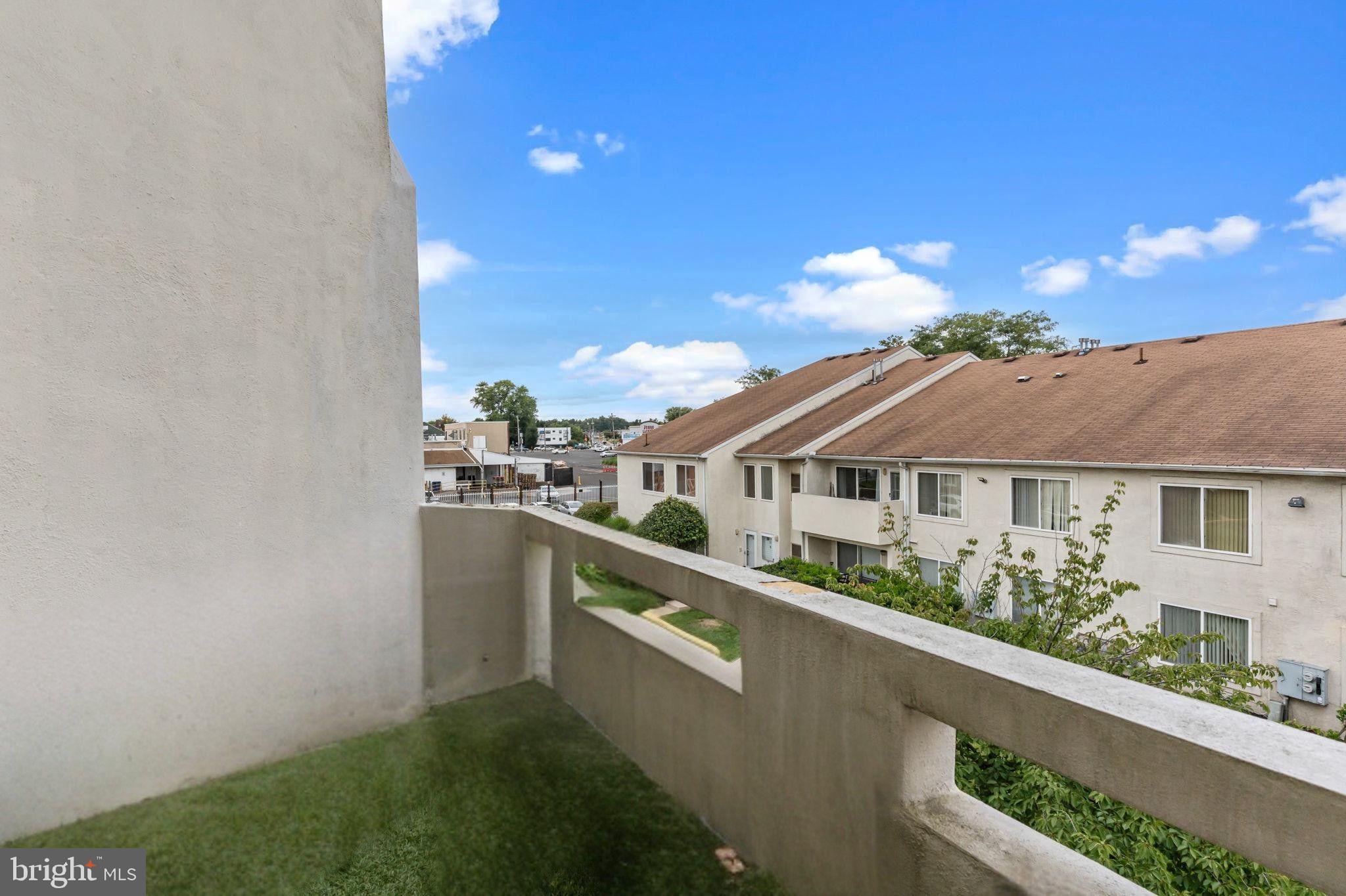 FOUNTAIN POINTE - Residential