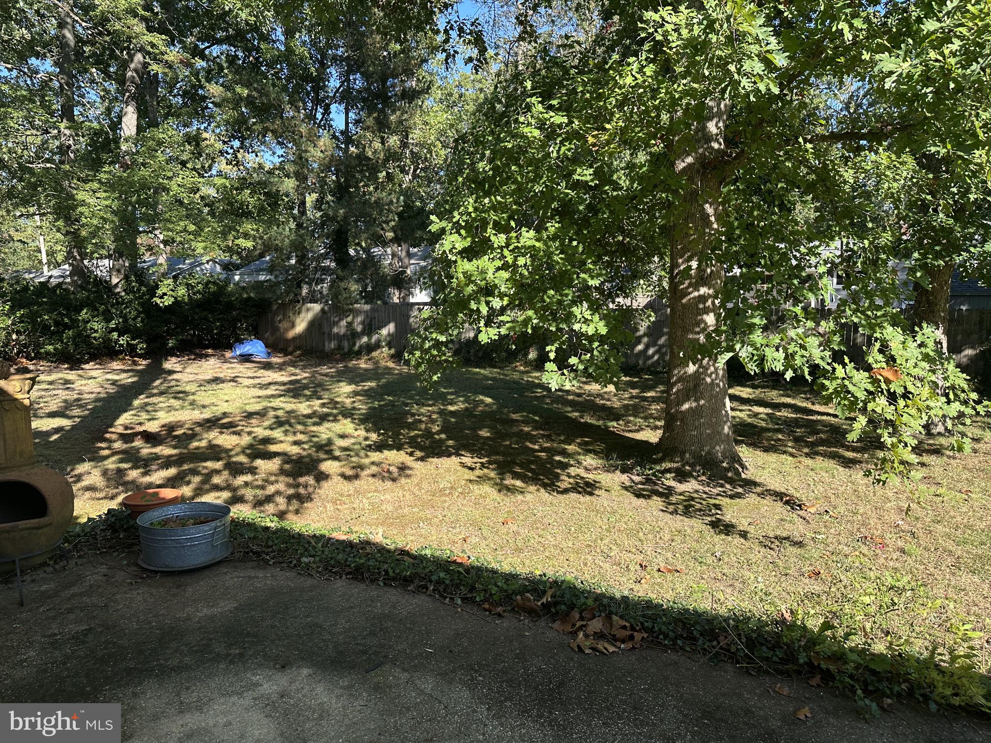 1195 GLENWOOD DRIVE