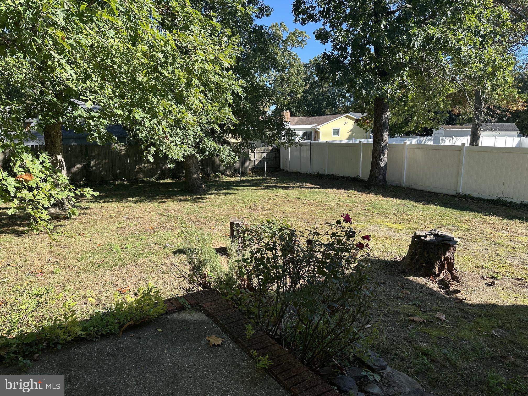 1195 GLENWOOD DRIVE