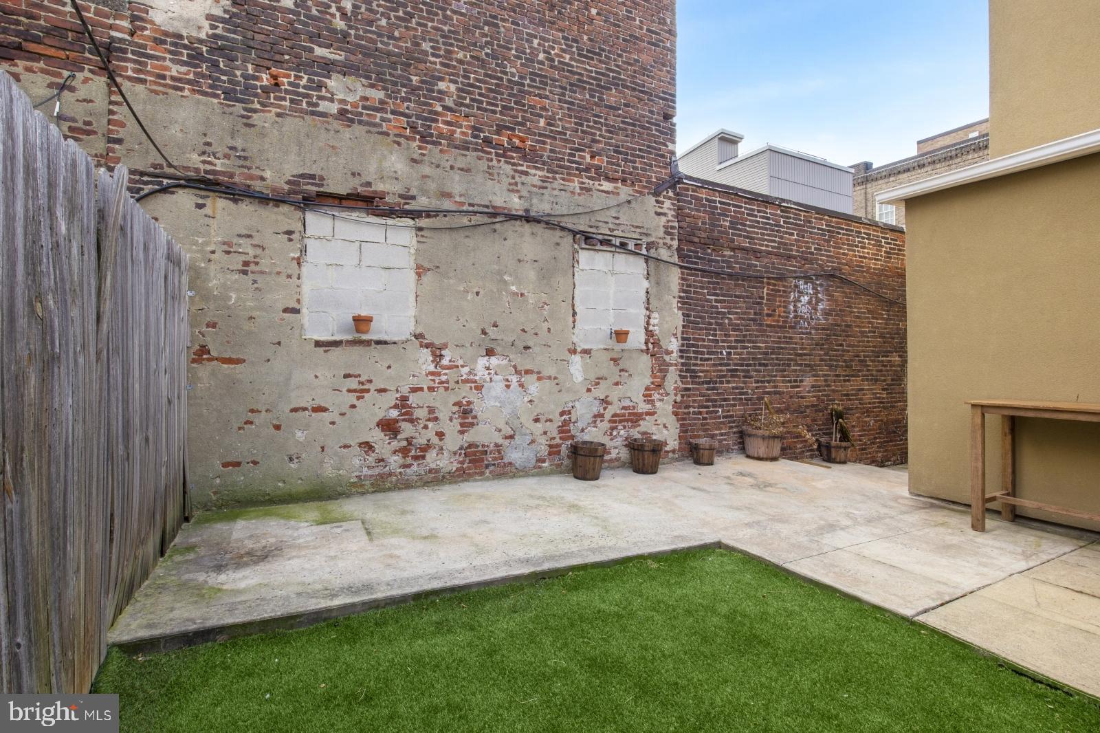 EAST KENSINGTON - Residential Lease