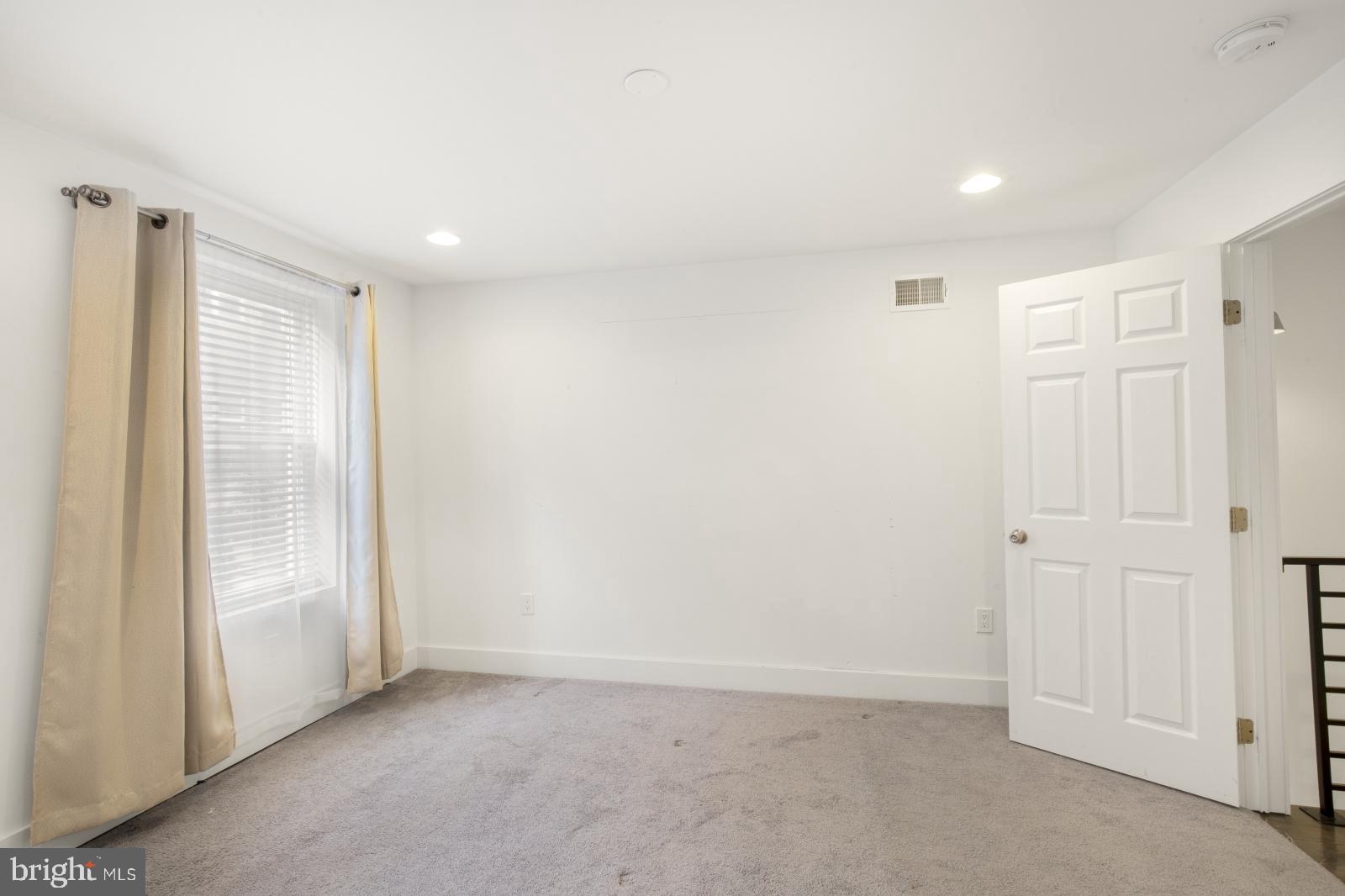 EAST KENSINGTON - Residential Lease