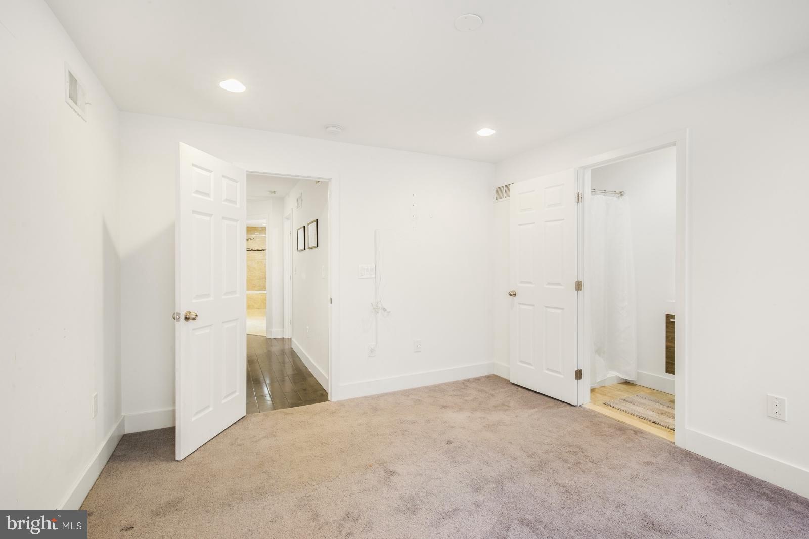 EAST KENSINGTON - Residential Lease