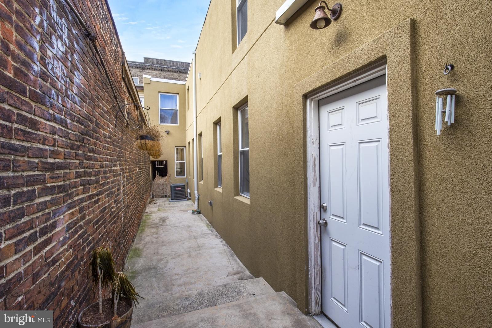 EAST KENSINGTON - Residential Lease