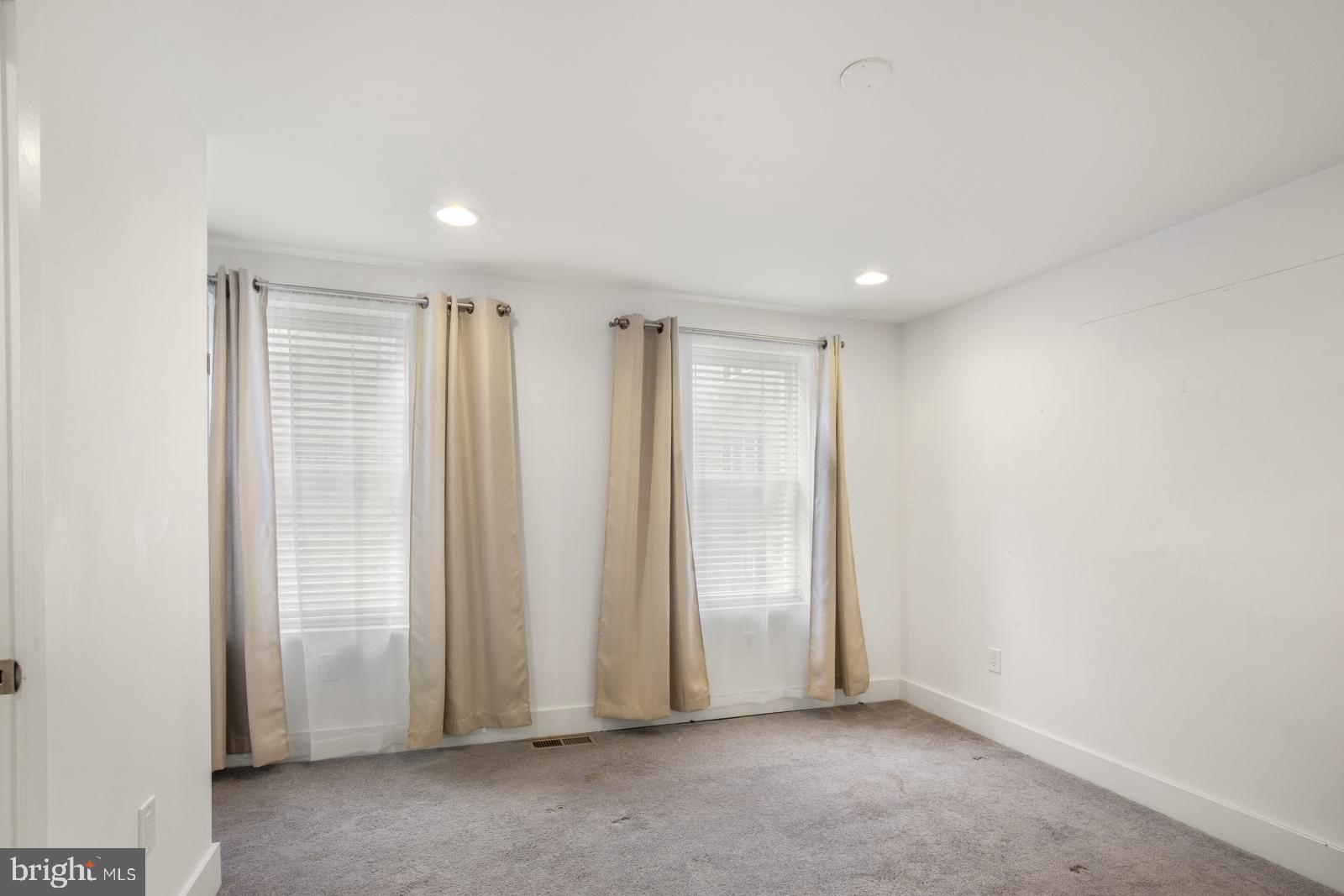 EAST KENSINGTON - Residential Lease