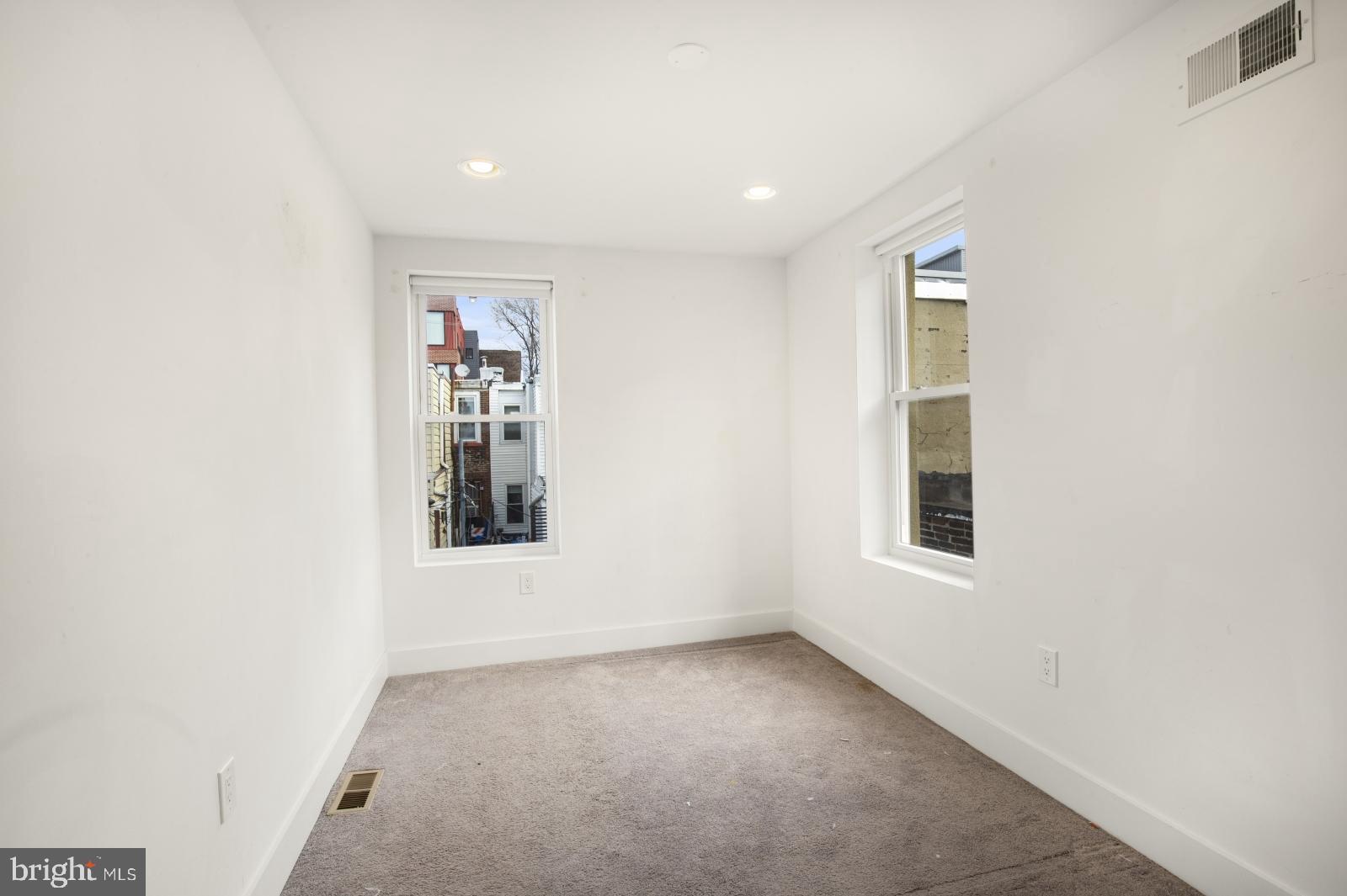 EAST KENSINGTON - Residential Lease