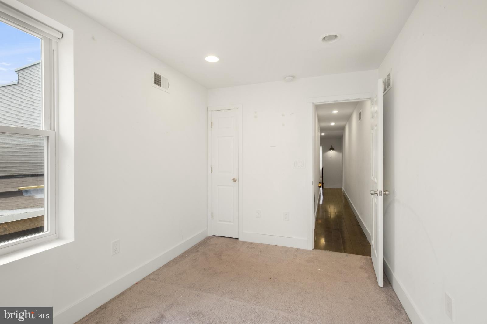 EAST KENSINGTON - Residential Lease