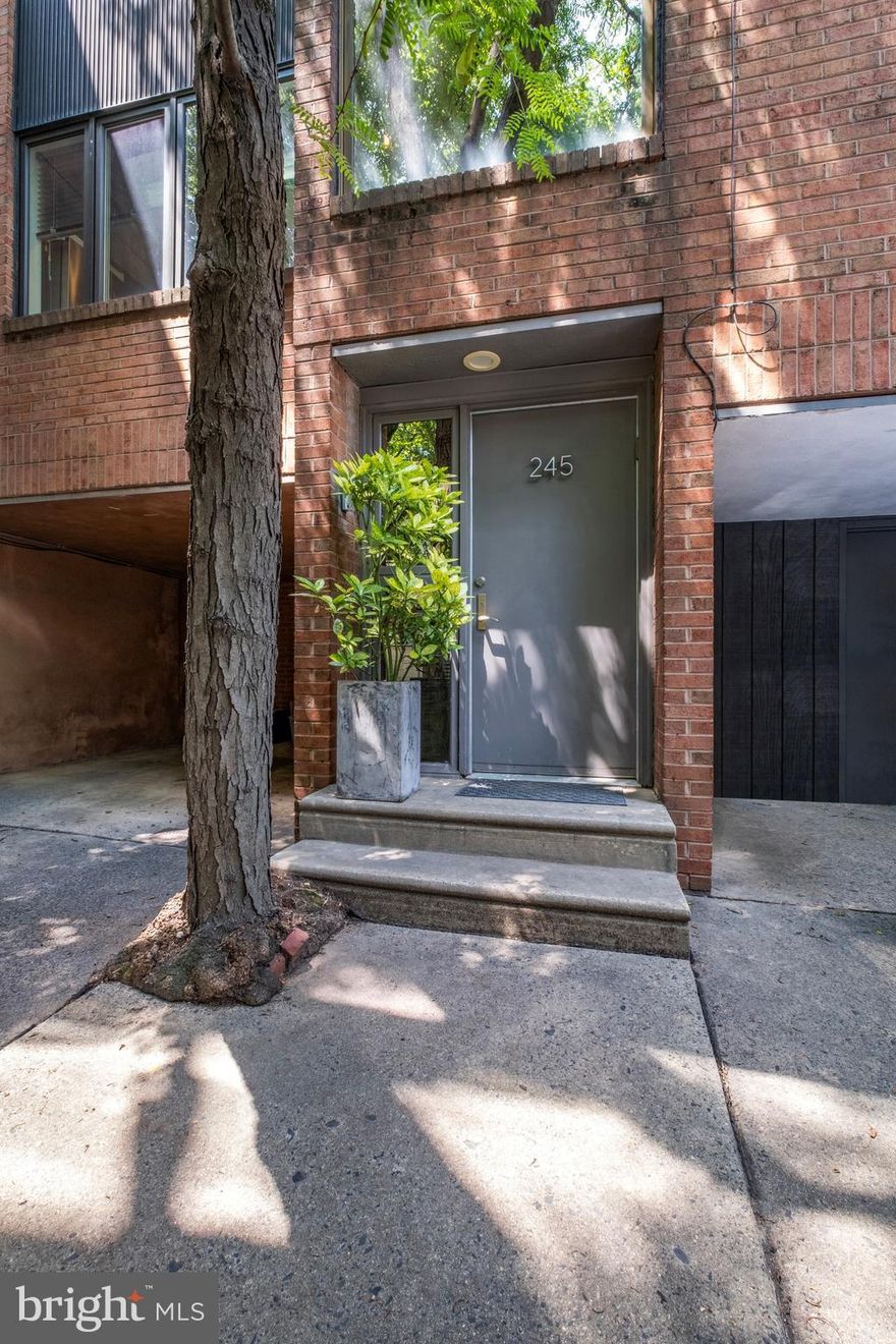 Queen Village THREE BEDROOM pristine home with the perfect den, overlooking, an enchanting parklike garden , truly an extension of your living space 6 month's of the year.
The dramatic second floor , boasts a true eat in cooks kitchen , with fantastic natural light.
All open to the MASSIVE and dramatic  dining and living  area, with 15 ft ceilings, and a wall of WINDOWS.
On the next level of this home are two bedrooms,  one of which is  an elegant primary suite , with a just renovated spa bath, and private balcony.  On the  next level you will find a third bedroom,  and a well positioned skylight,  that illuminates  the ENTIRE home. All in the MEREDITH catchment , and just minutes from some of the cities best dining and cafes, and easy access to Jefferson,  Penn & Cooper Hospitals.