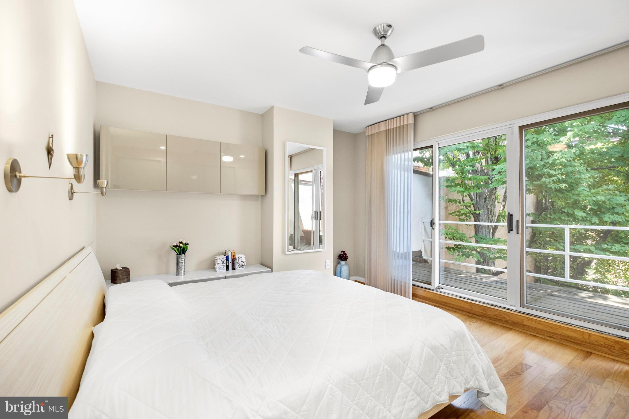 QUEEN VILLAGE - Residential