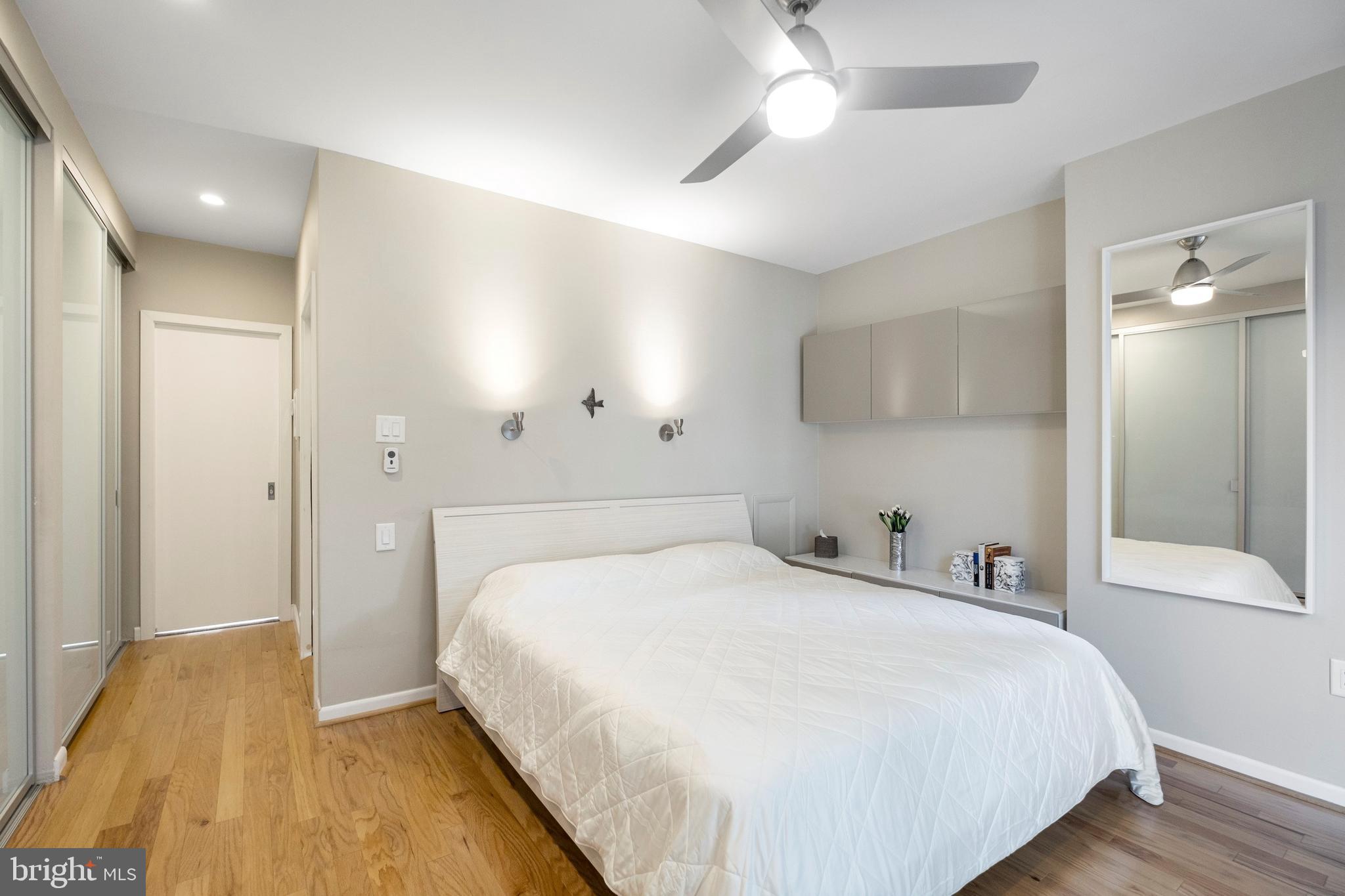 QUEEN VILLAGE - Residential