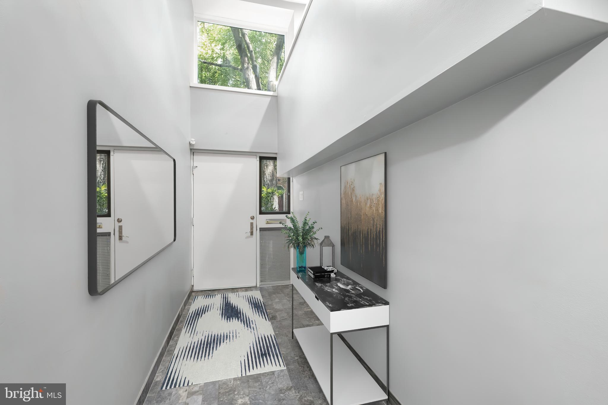 QUEEN VILLAGE - Residential