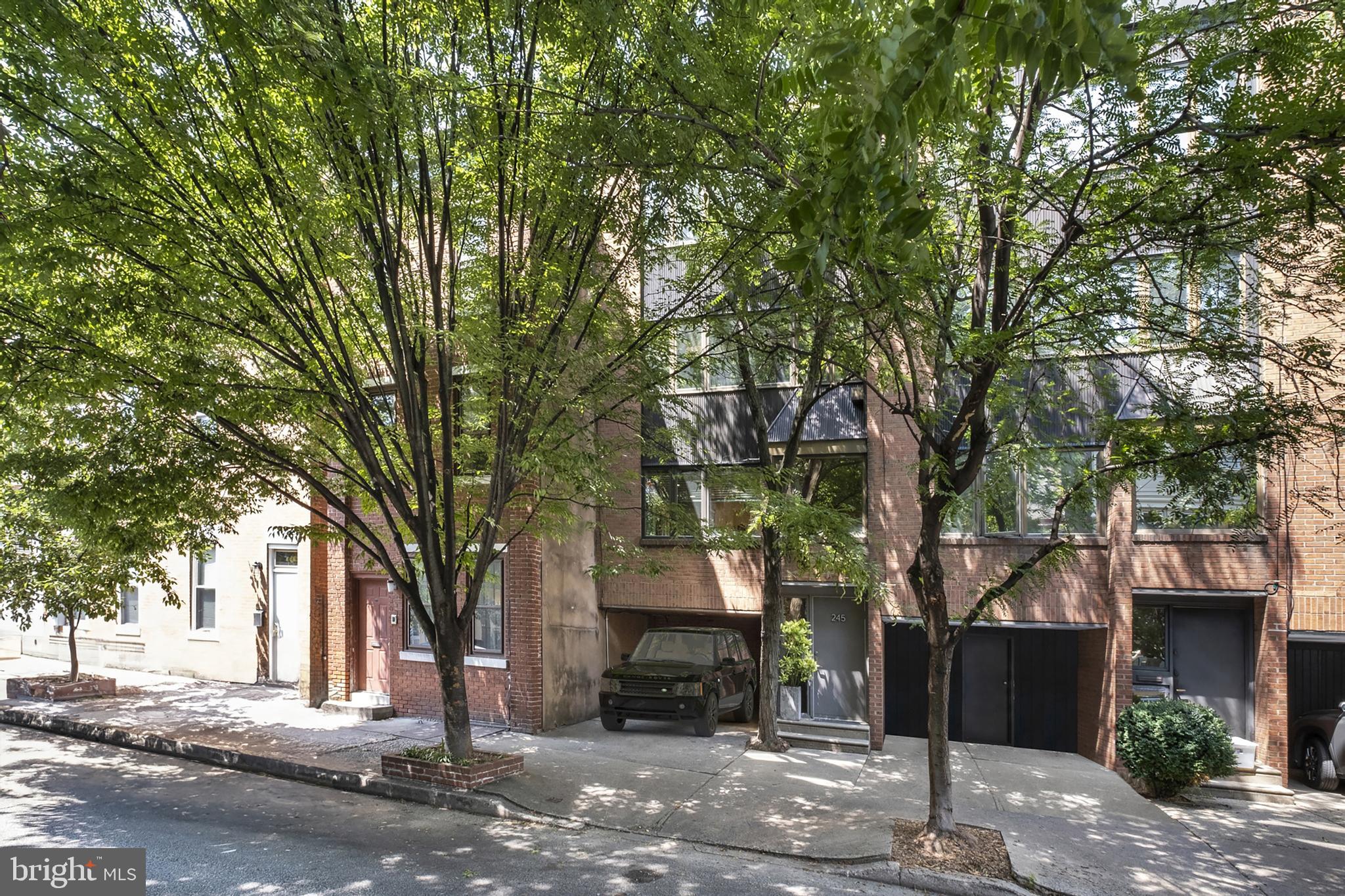 QUEEN VILLAGE - Residential