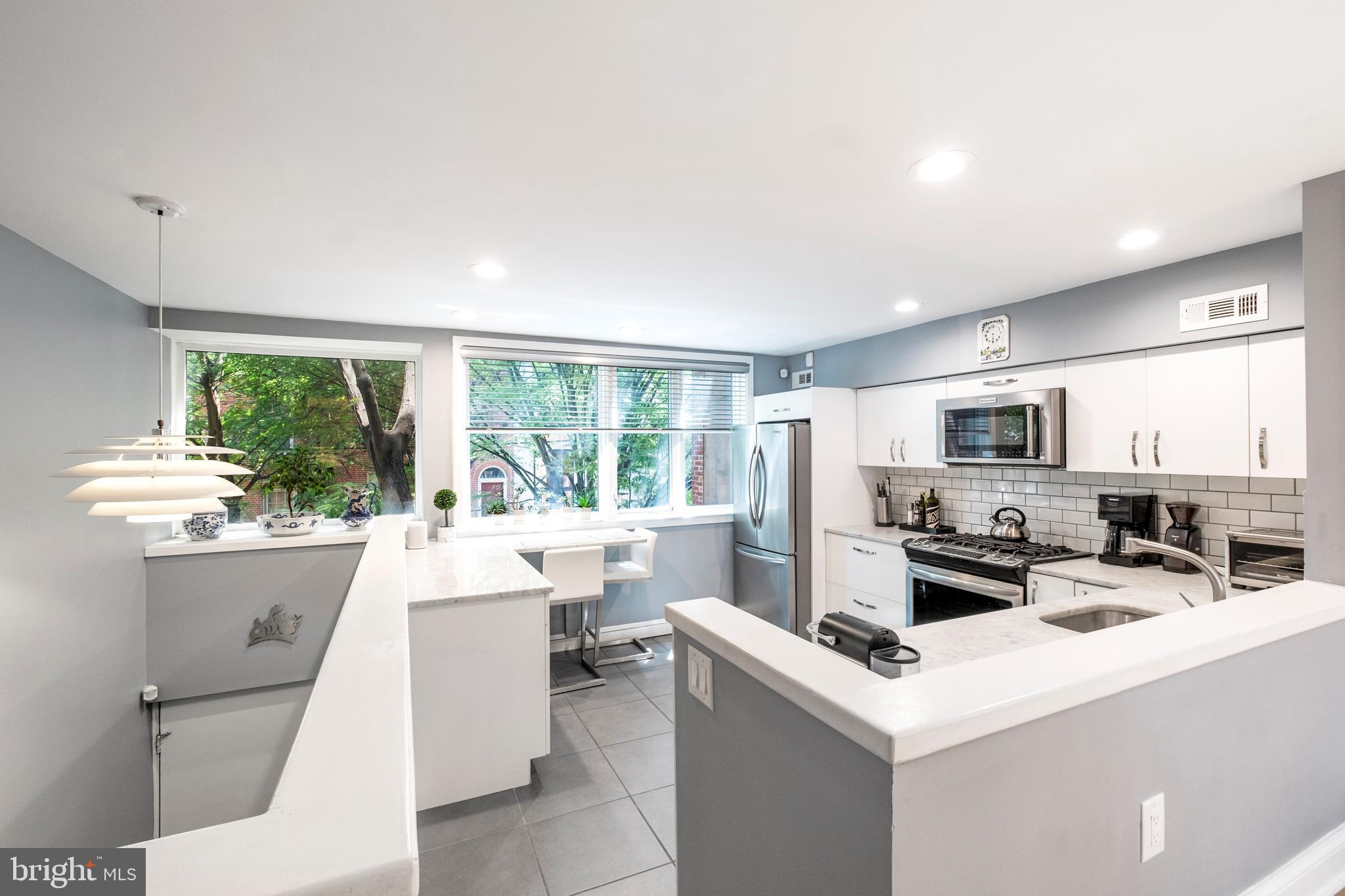 QUEEN VILLAGE - Residential