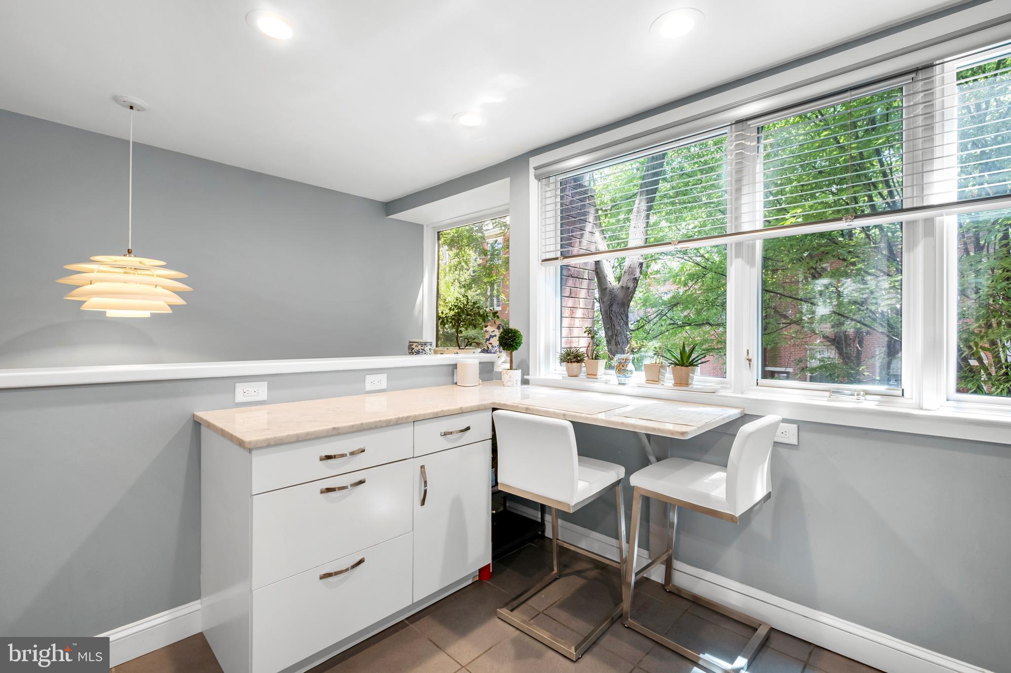 QUEEN VILLAGE - Residential