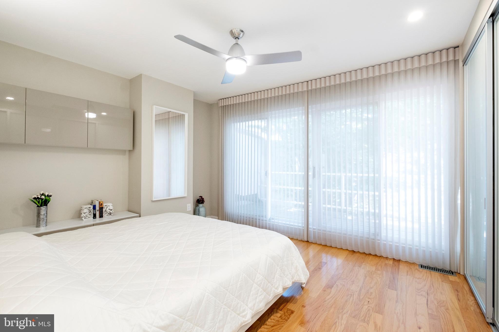 QUEEN VILLAGE - Residential