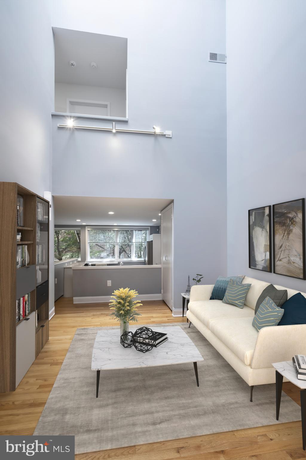 QUEEN VILLAGE - Residential